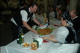Étel - ital, Vőfély Sanyi, Sanyi, vőfélysanyi, vofelysanyi, Sanyi Vőfély, Vőfély Sándor, Sándor Vőfély, vőfély, vofely, vőfény, vőféj, násznagy, buli, lagzi, menyasszony, vőlegény, esküvő, lakodalom