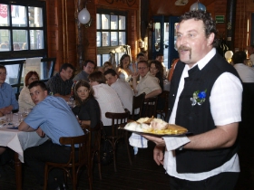 Étel - ital, Vőfély Sanyi, Sanyi, vőfélysanyi, vofelysanyi, Sanyi Vőfély, Vőfély Sándor, Sándor Vőfély, vőfély, vofely, vőfény, vőféj, násznagy, buli, lagzi, menyasszony, vőlegény, esküvő, lakodalom