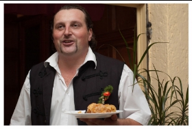 Étel - ital, Vőfély Sanyi, Sanyi, vőfélysanyi, vofelysanyi, Sanyi Vőfély, Vőfély Sándor, Sándor Vőfély, vőfély, vofely, vőfény, vőféj, násznagy, buli, lagzi, menyasszony, vőlegény, esküvő, lakodalom