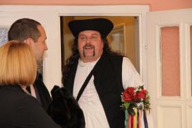 2011.11.26., Vőfély Sanyi, Sanyi, vőfélysanyi, vofelysanyi, Sanyi Vőfély, Vőfély Sándor, Sándor Vőfély, vőfély, vofely, vőfény, vőféj, násznagy, buli, lagzi, menyasszony, vőlegény, esküvő, lakodalom